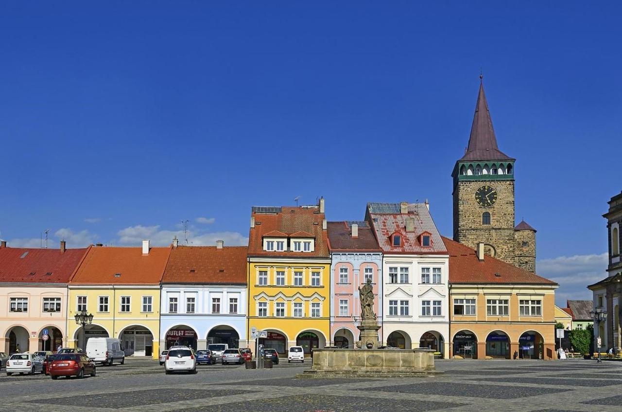P&P Jicin Apartments - Soukrome 2-3 Luzkove Pokoje S Vlastni Kuchyni A Koupelnou Exteriör bild