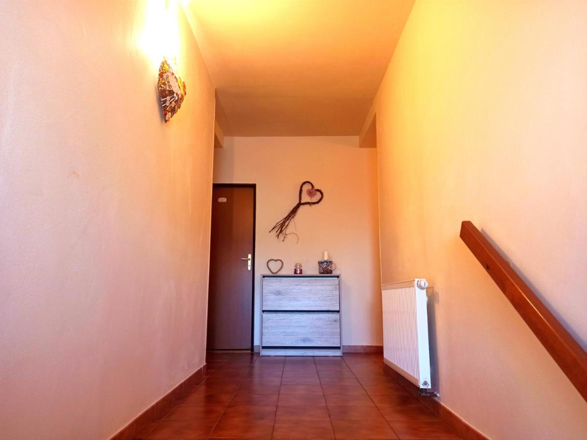 P&P Jicin Apartments - Soukrome 2-3 Luzkove Pokoje S Vlastni Kuchyni A Koupelnou Exteriör bild