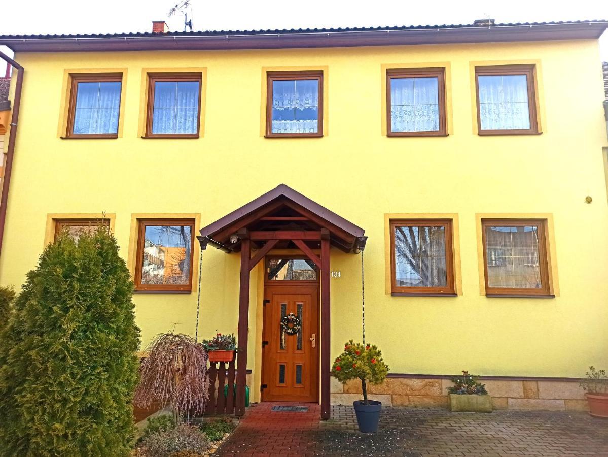 P&P Jicin Apartments - Soukrome 2-3 Luzkove Pokoje S Vlastni Kuchyni A Koupelnou Exteriör bild