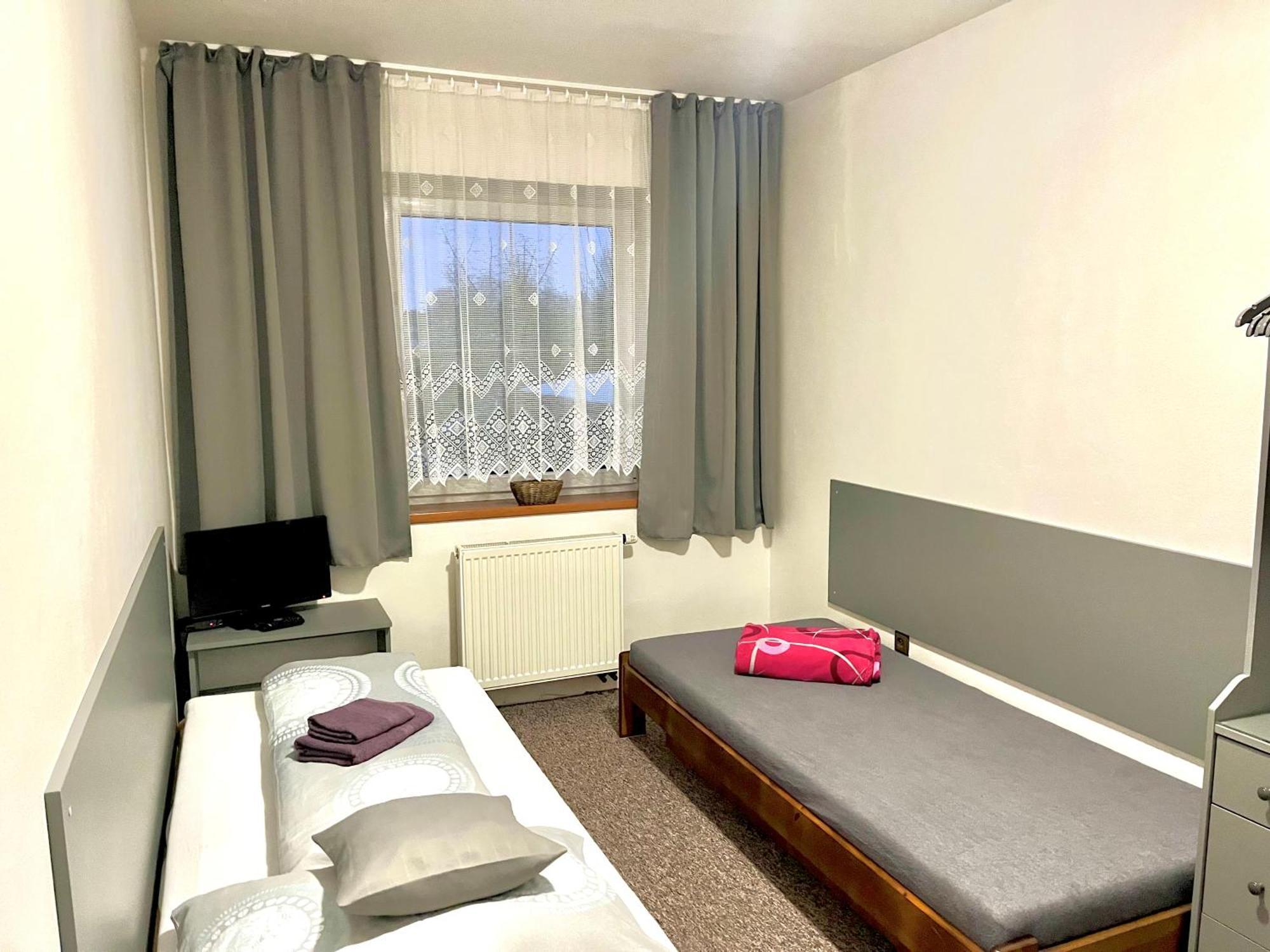 P&P Jicin Apartments - Soukrome 2-3 Luzkove Pokoje S Vlastni Kuchyni A Koupelnou Exteriör bild